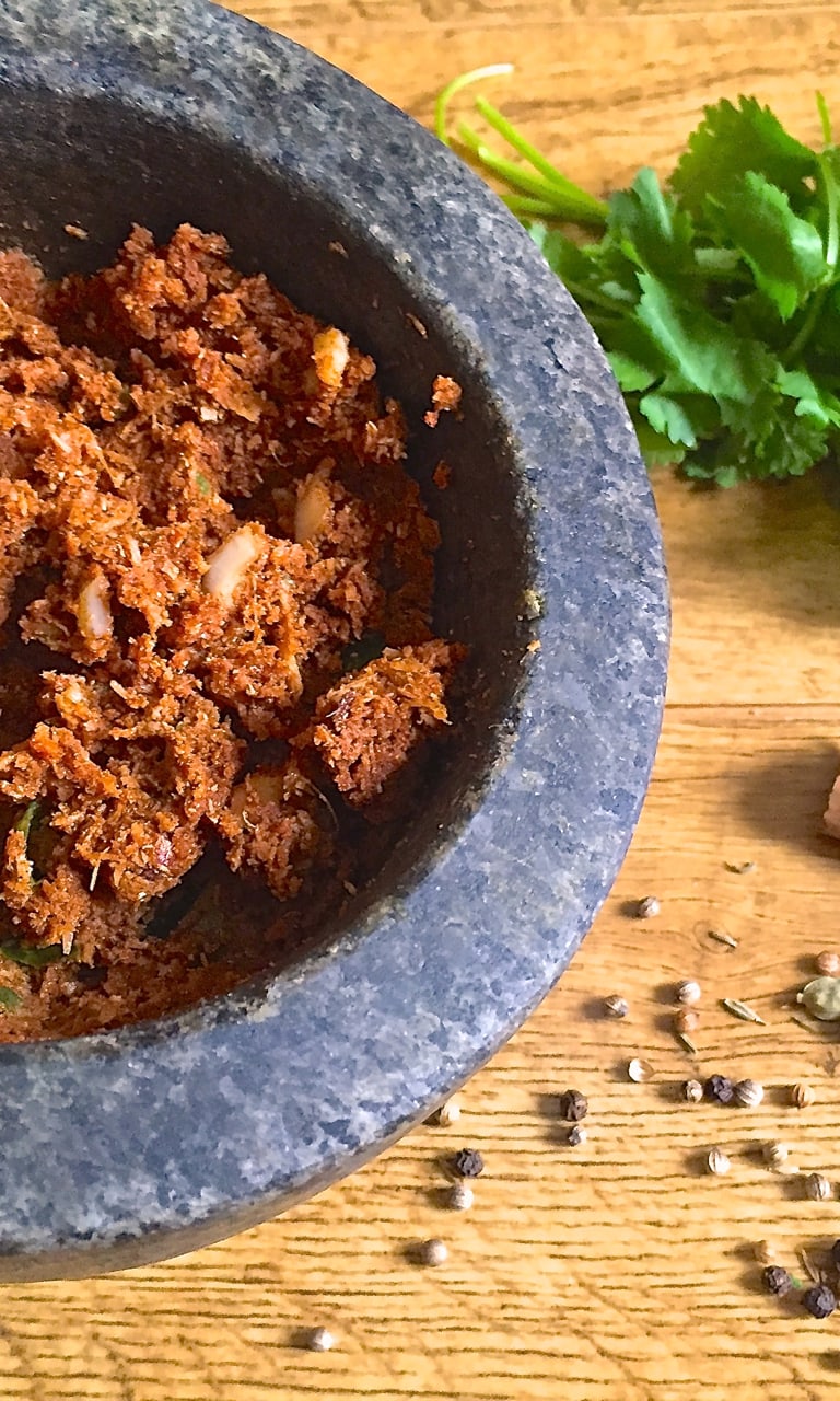 Homemade korma paste – A mild curry paste made with almonds, coconut and spices. Quick and simple to make, ready in just 10 minutes, and full of flavour.