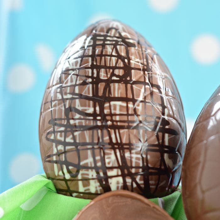 How to make chocolate Easter eggs at home
