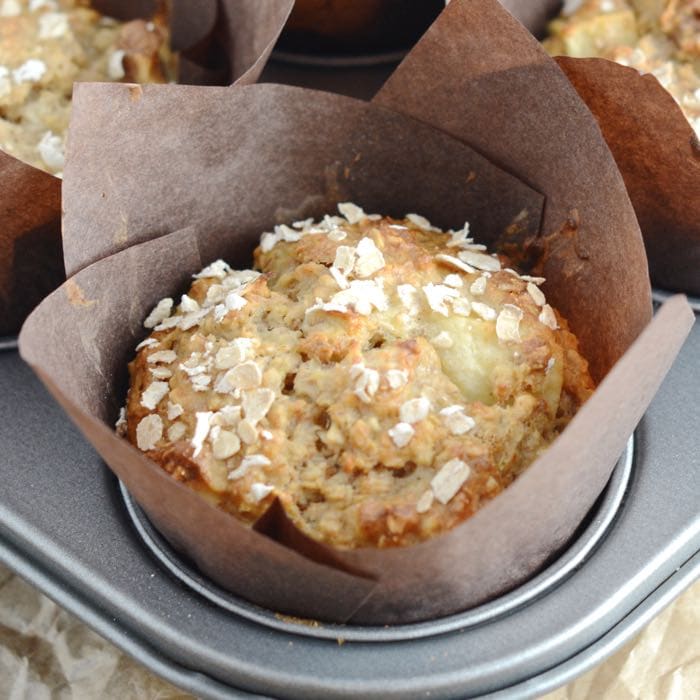 Banana and walnut breakfast muffins - Delicious and easy to make, with no refined sugar or added fat.