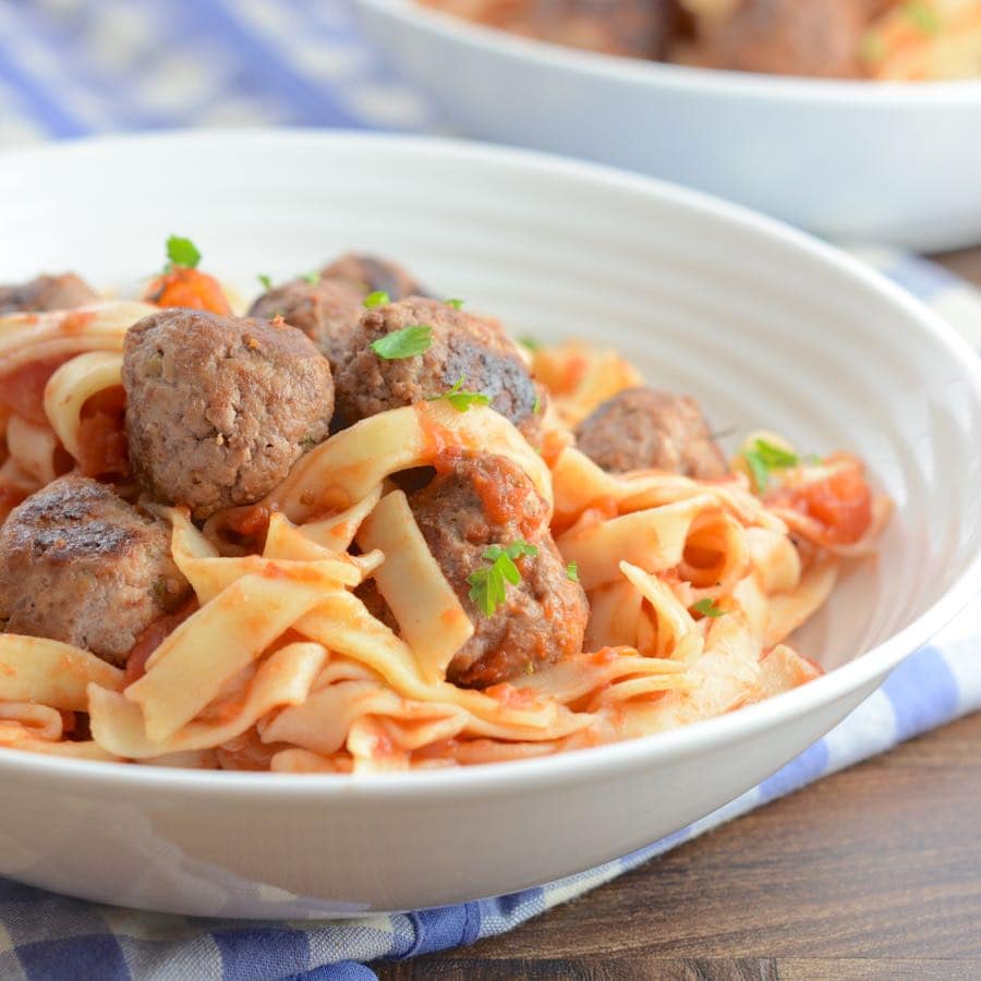Find out the secrets to great meatballs with my delicious recipe for pasta with meatballs in tomato sauce.