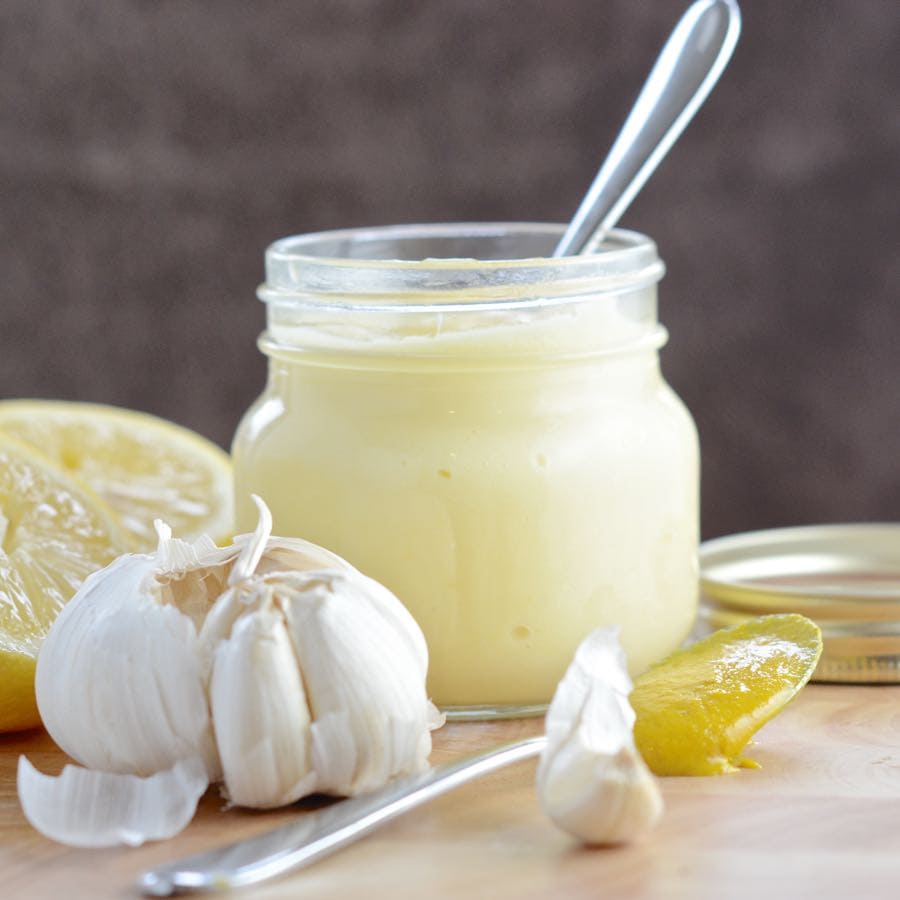 This homemade garlic mayonnaise recipe is really quick and simple to make and tastes delicious.