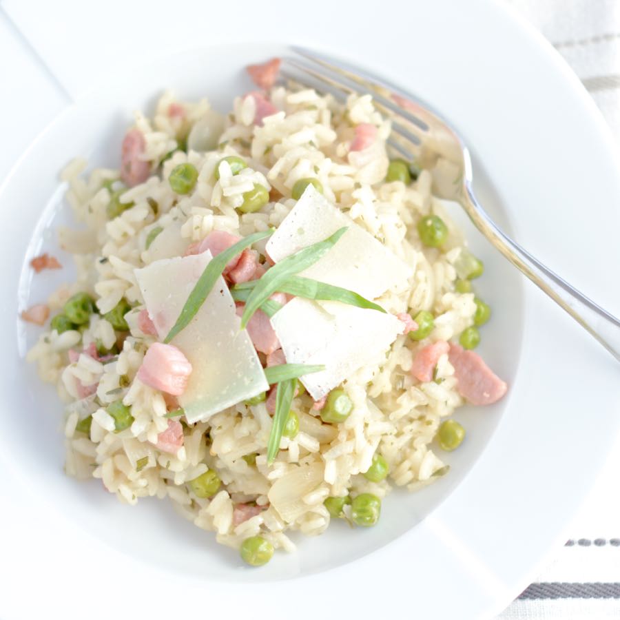 A delicious risotto with pancetta, peas, manchego cheese and tarragon. Perfect for a relaxed evening meal with a glass of white wine.