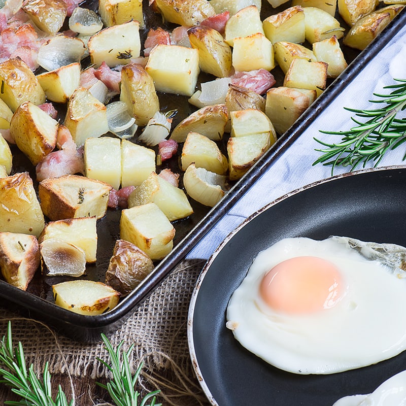 Brunch potatoes – Herby roasted potatoes with bacon and onions and topped with a fried egg. The perfect low effort brunch (or breakfast… or lunch… or dinner) and it’s got fewer than 450 calories a serving too!
