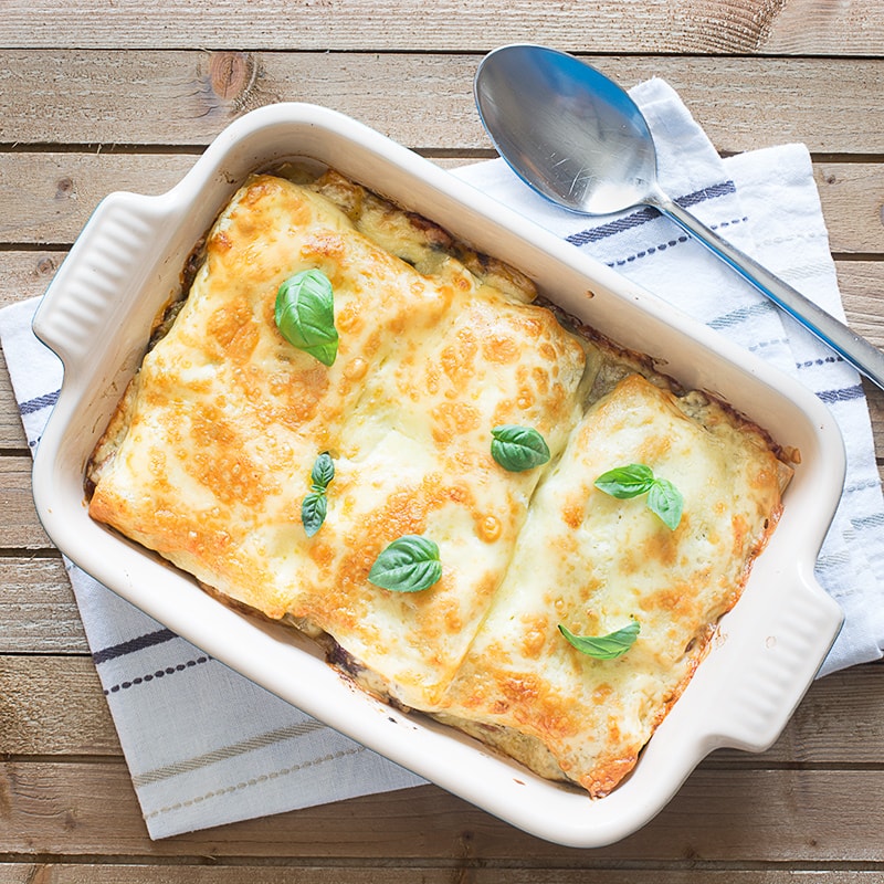 Think you don't have time to cook? This delicious Mediterranean vegetable lasagne is really simply to make and is ready for the oven in just 3 minutes.