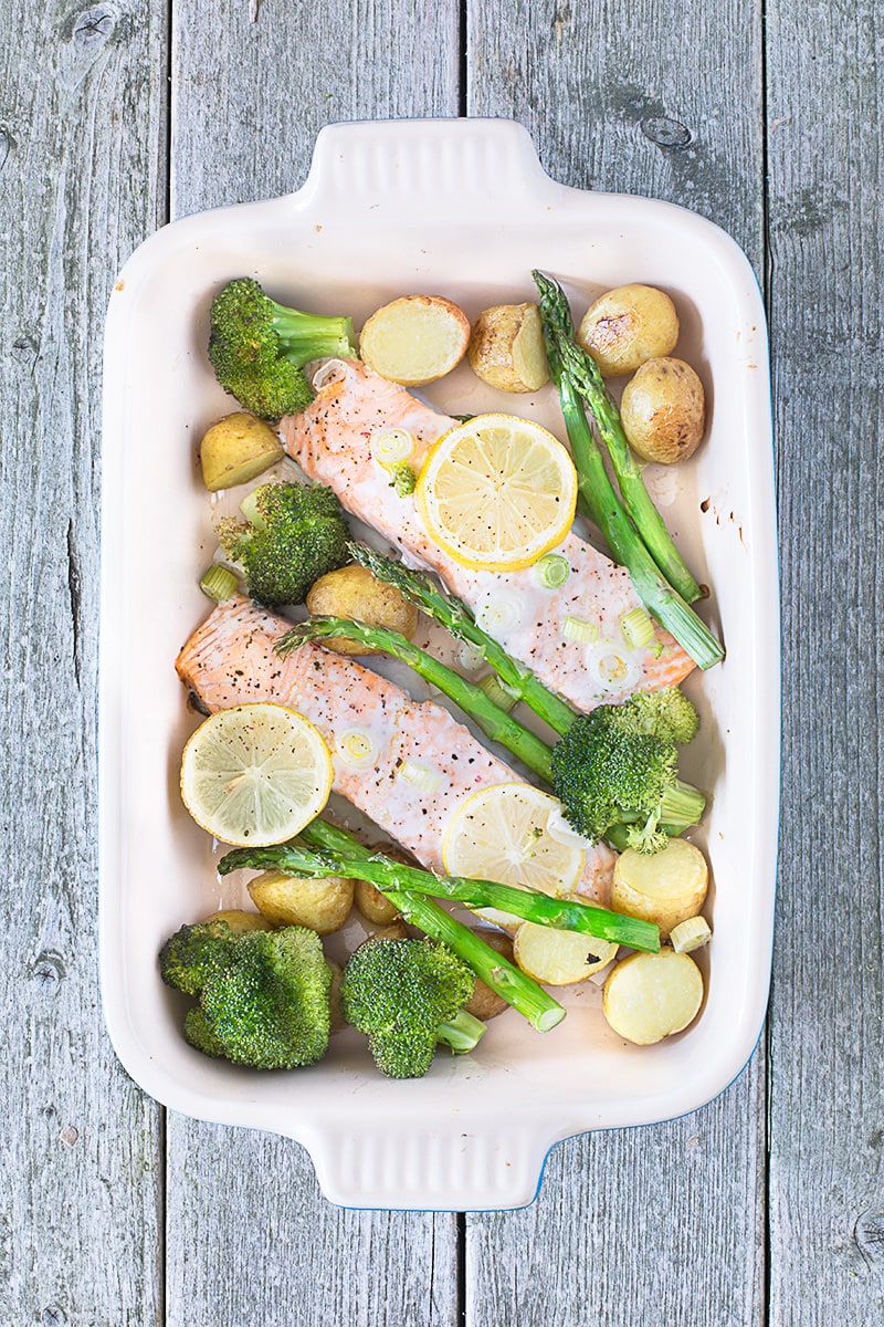 This one-tray baked salmon with summer vegetables makes a delicious dinner with only 5 minutes of prep and virtually no washing up.