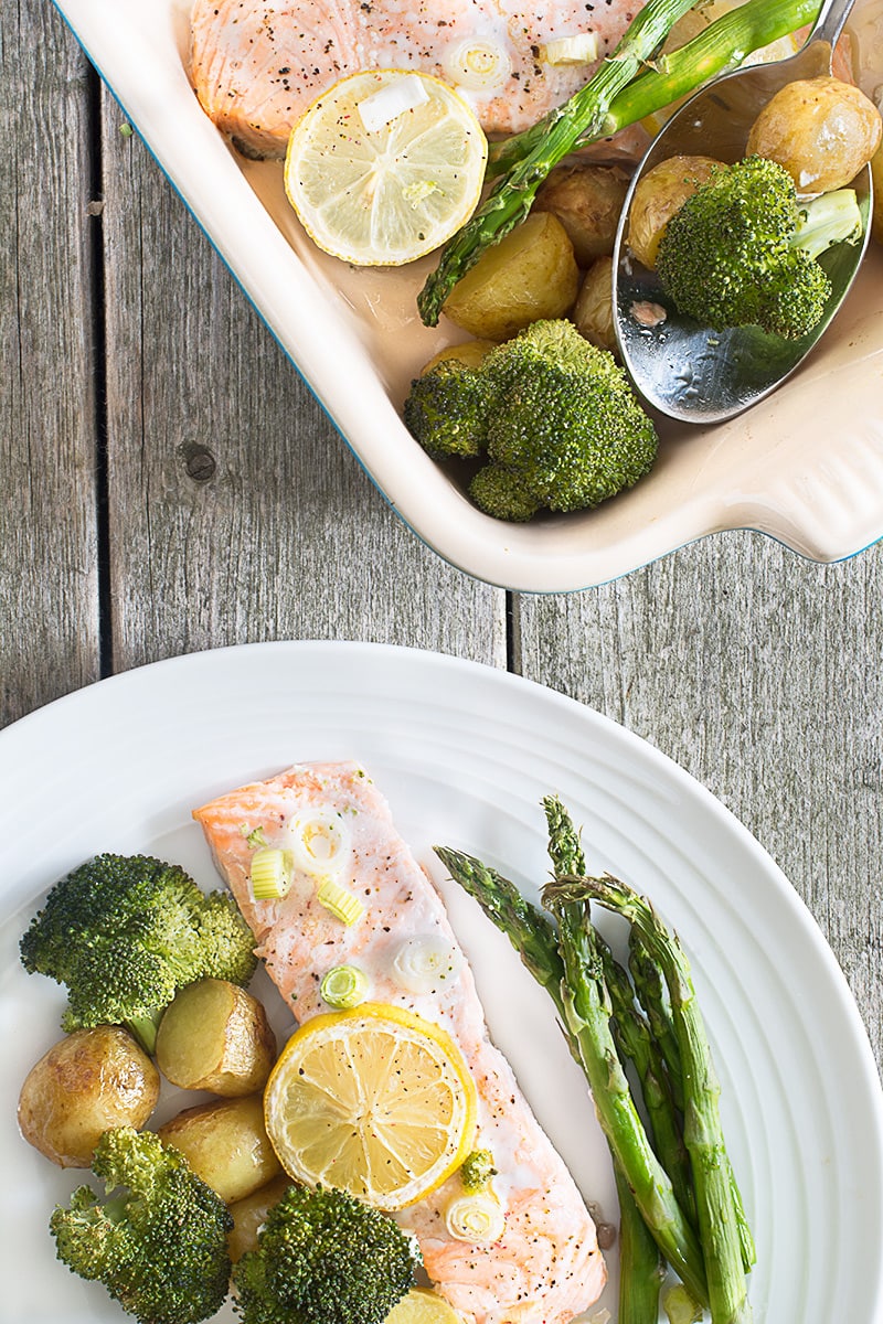This one-tray baked salmon with summer vegetables makes a delicious dinner with only 5 minutes of prep and virtually no washing up.