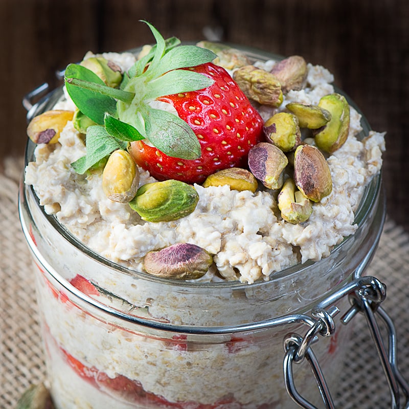 Strawberry maple and pistachio overnight oats 4