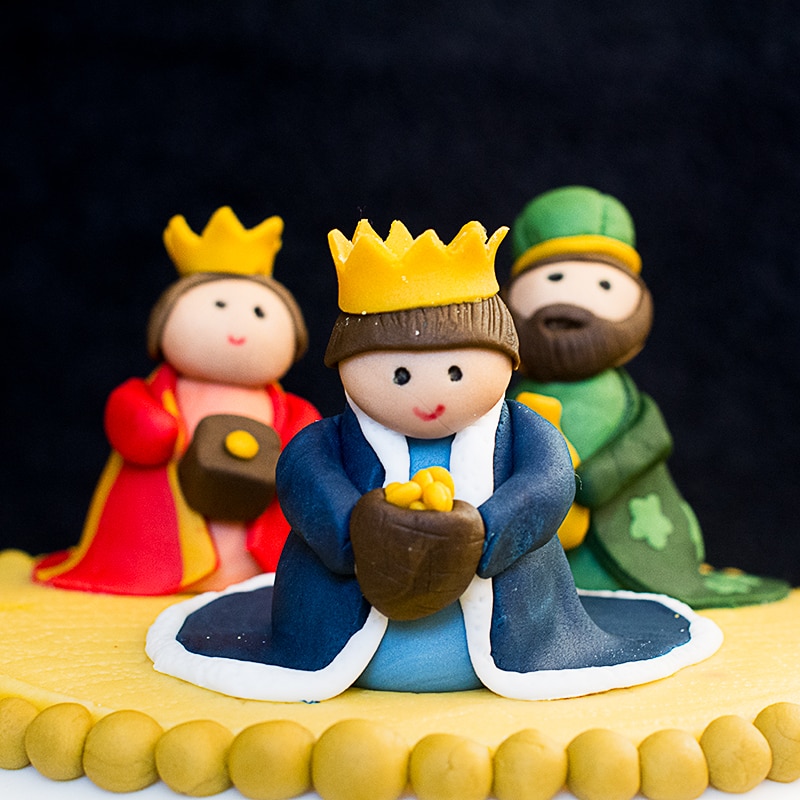 How to make a fondant character cake topper, with Peppa Pig cake topped video