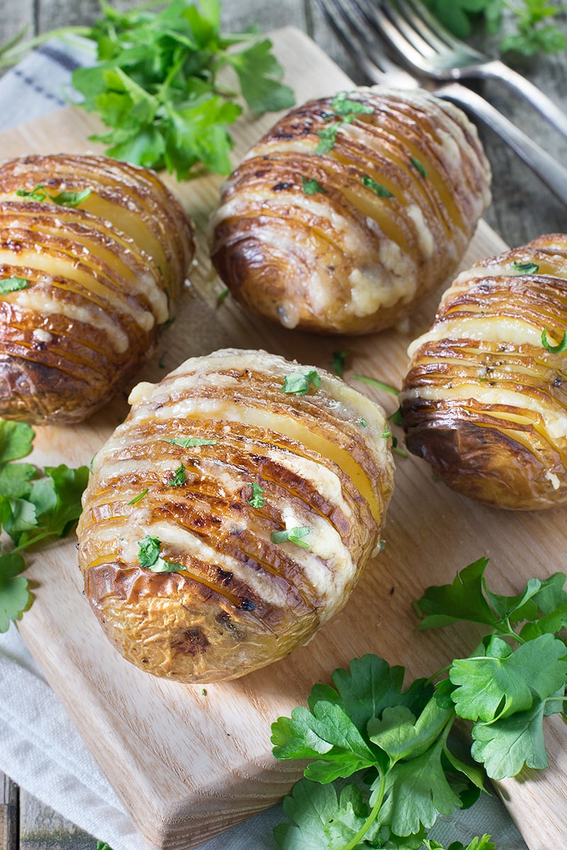Hasselback potatoes are easy to make and taste delicious and now you can make them even better with the addition of oozing cheddar cheese.