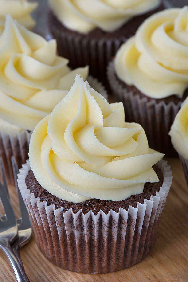 White chocolate buttercream, easy to make and perfect for piping onto cupcakes, layer cakes, macarons or special celebration cakes.