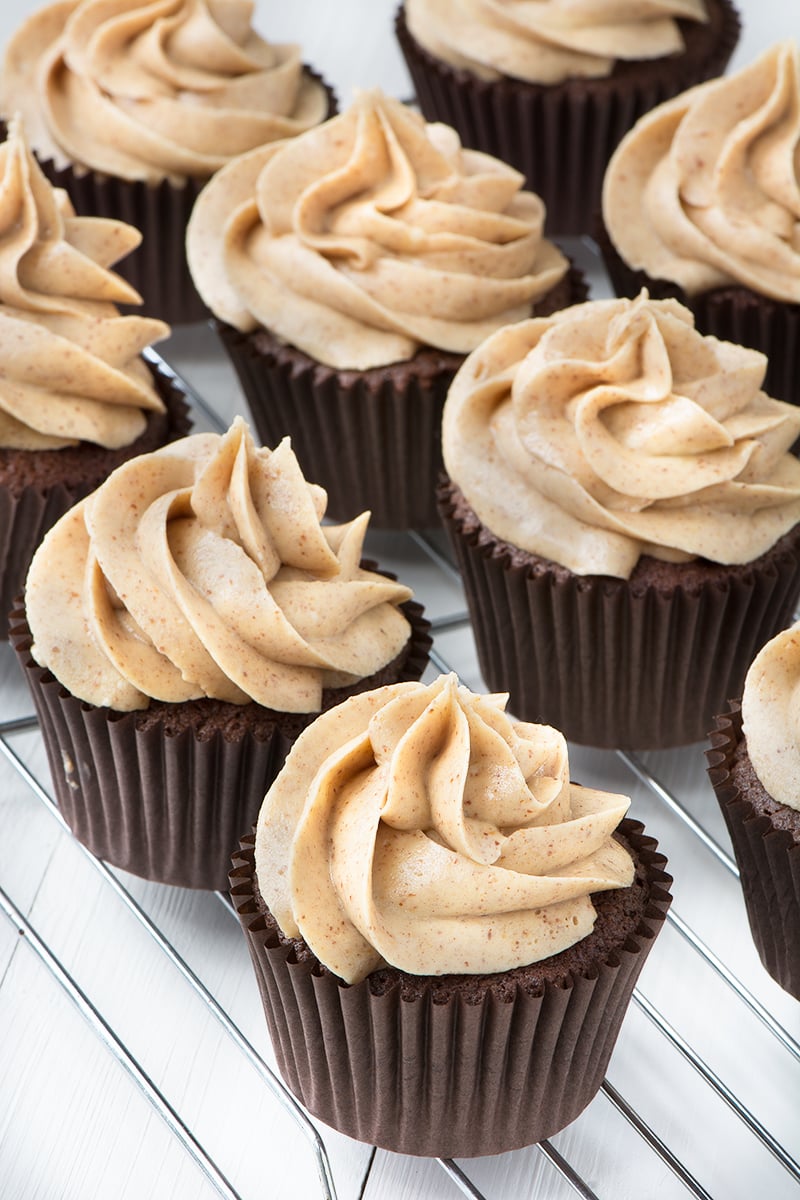 All the flavour of peanut butter in a smooth buttercream - perfect for piping onto cupcakes, covering layer cakes, or filling biscuits and macarons.