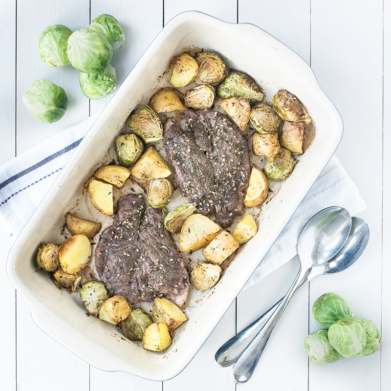 One-tray za'atar lamb - A delicious dinner made in one tray, with just 5 ingredients and 5 minutes of prep. What could be simpler?