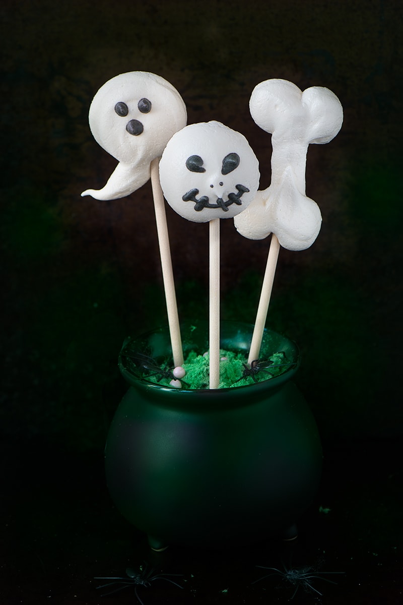 Add a Spooky twist to classic meringues with these Halloween Meringue Pops.