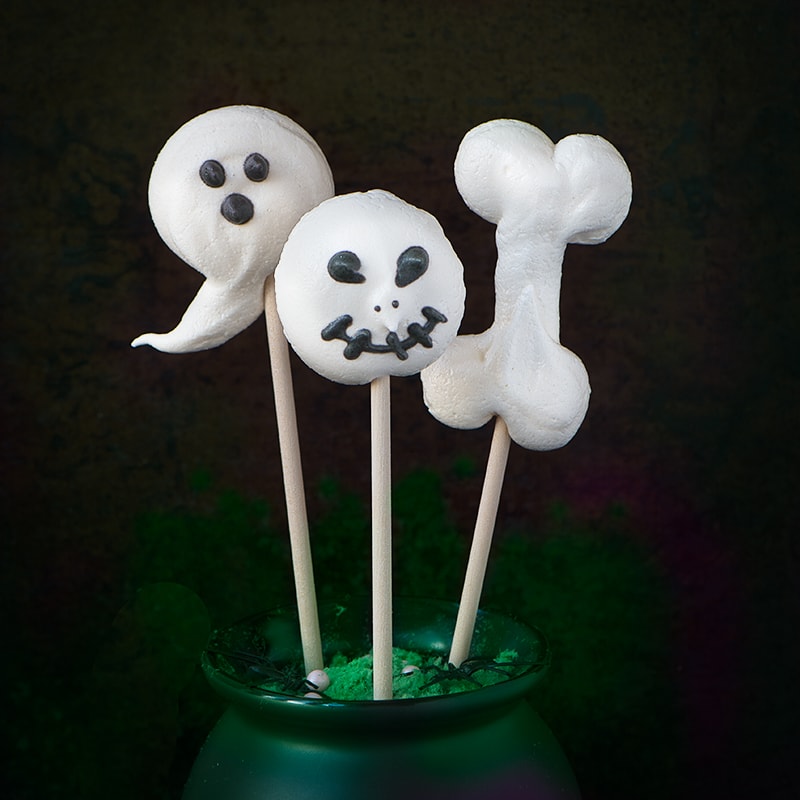 Add a Spooky twist to classic meringues with these Halloween Meringue Pops.