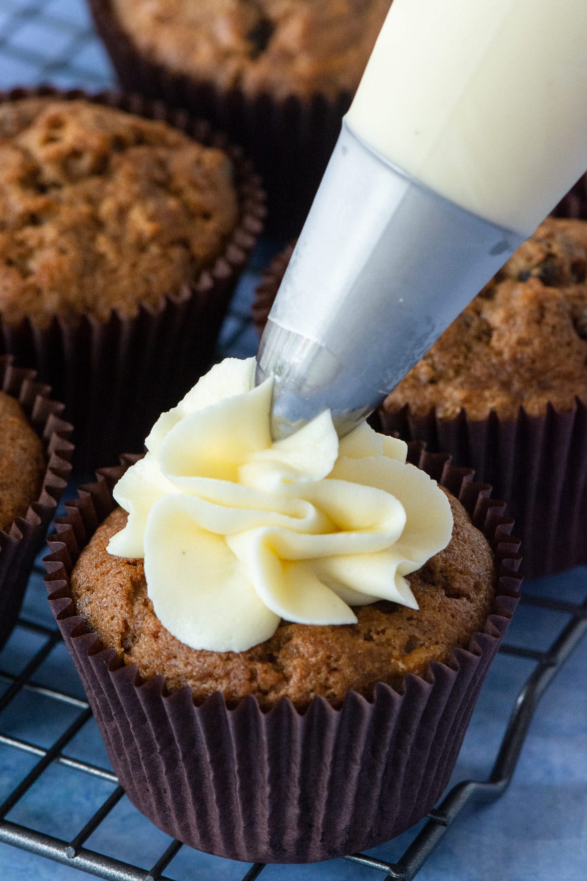 How to make delicious cream cheese buttercream perfect for decorating carrot cakes and red velvet cakes.