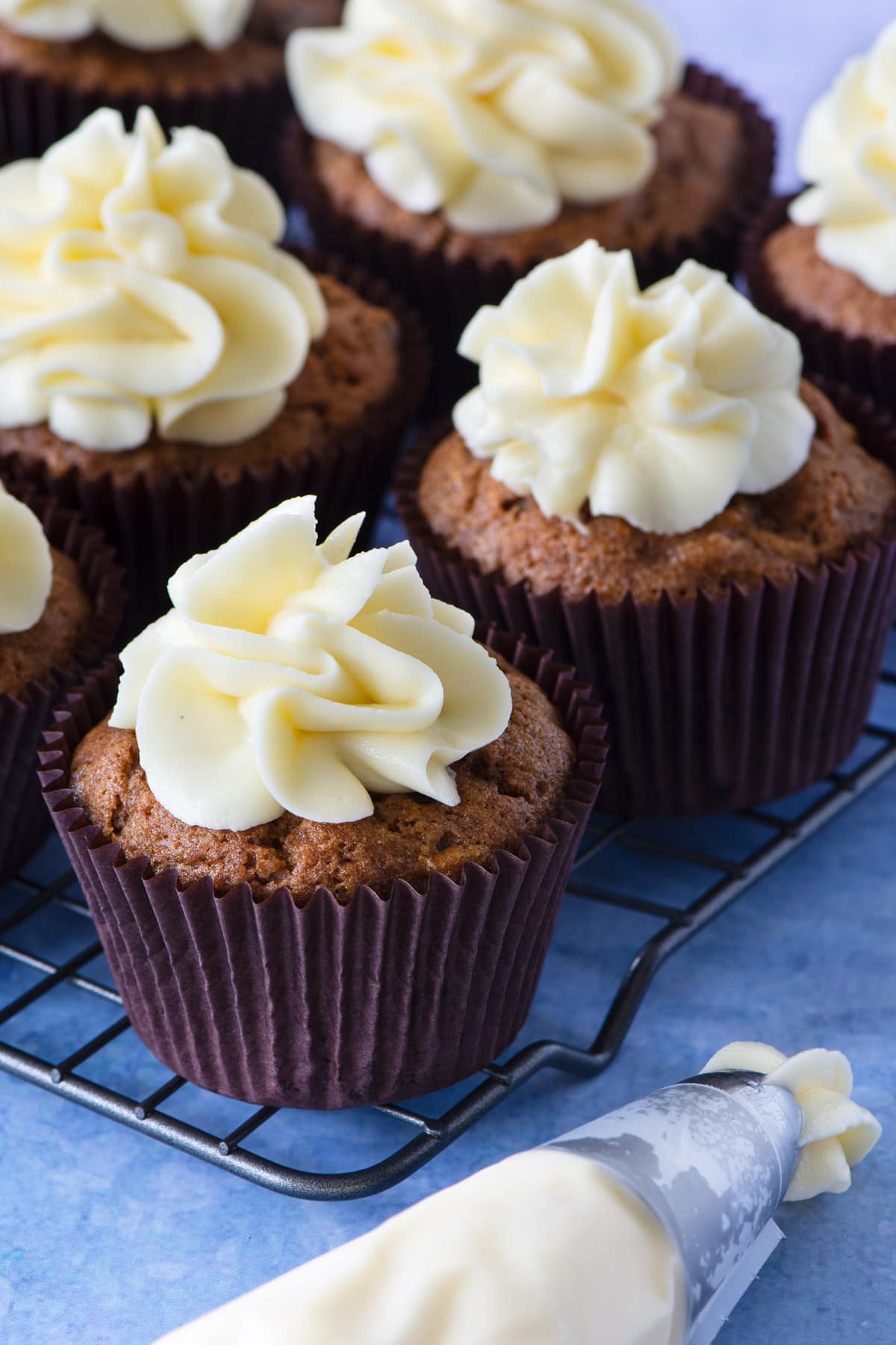 How to make delicious cream cheese buttercream perfect for decorating carrot cakes and red velvet cakes.