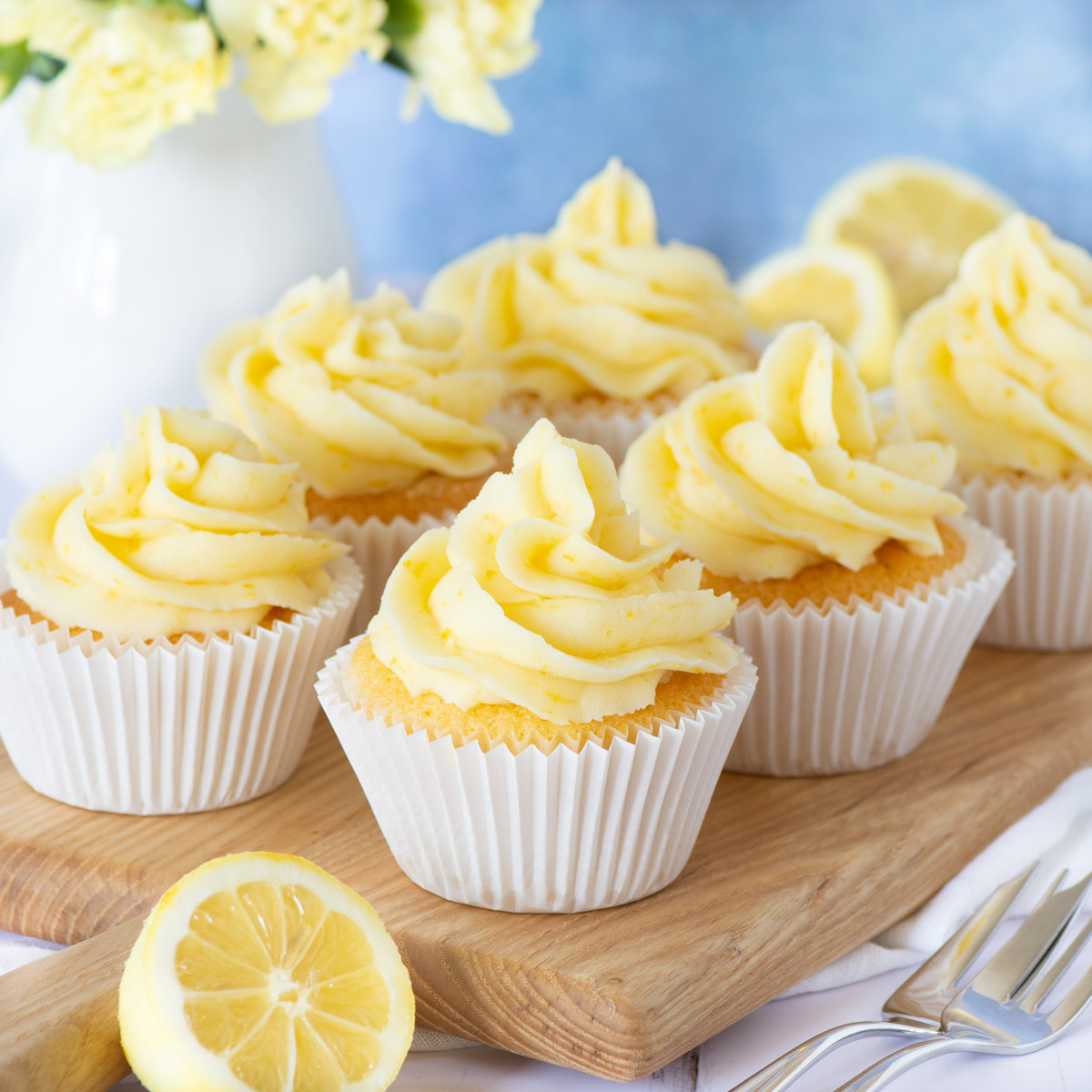 Lemon buttercream made with fresh lemon juice and zest. Perfect for decorating cakes and cupcakes or filling biscuits and macarons.